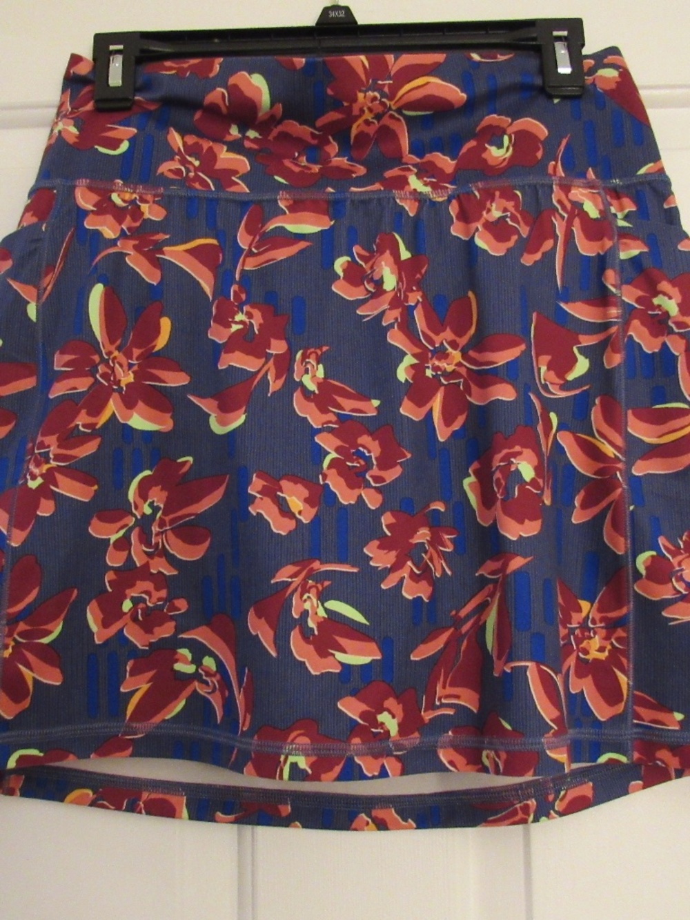 Athleta Blue and Red Floral Athletic Skort Women's M